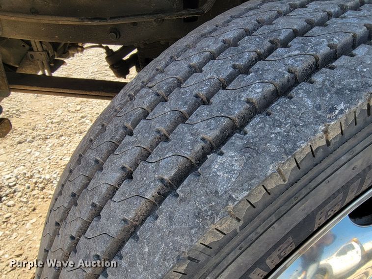 image for item KB9883 2002 Ford F550 Super Duty  flatbed truck