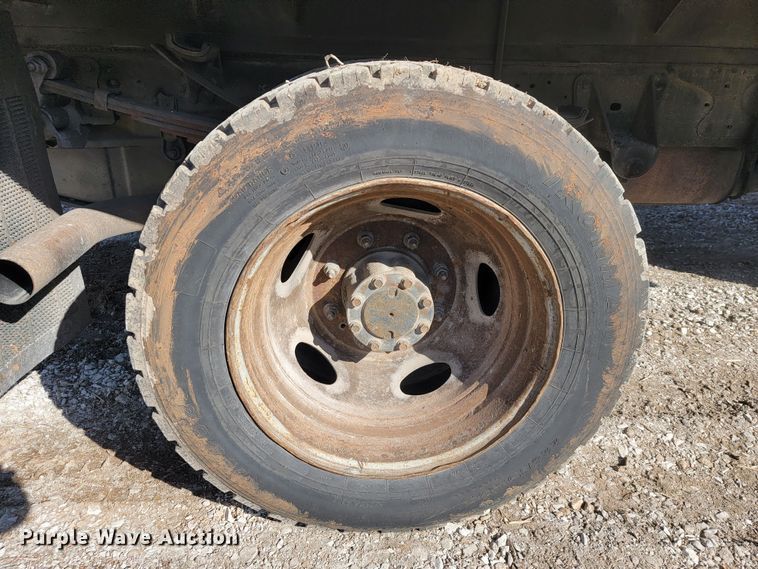 image for item KB9883 2002 Ford F550 Super Duty  flatbed truck