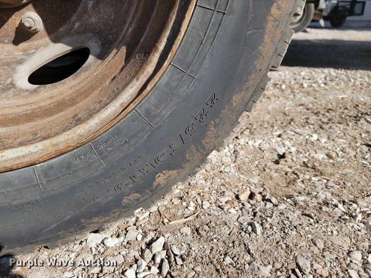 image for item KB9883 2002 Ford F550 Super Duty  flatbed truck