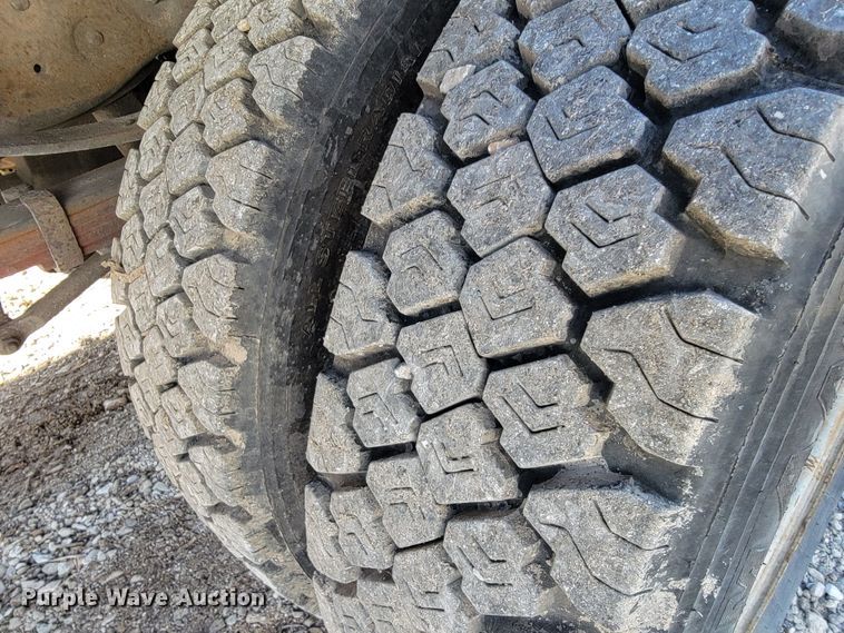 image for item KB9883 2002 Ford F550 Super Duty  flatbed truck