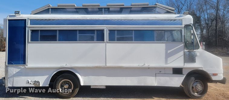 image for item KB9884 1984 GMC P3500  food truck