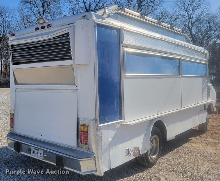 image for item KB9884 1984 GMC P3500  food truck