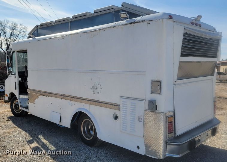 image for item KB9884 1984 GMC P3500  food truck