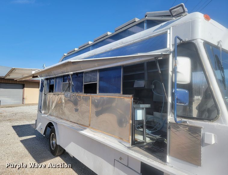 image for item KB9884 1984 GMC P3500  food truck