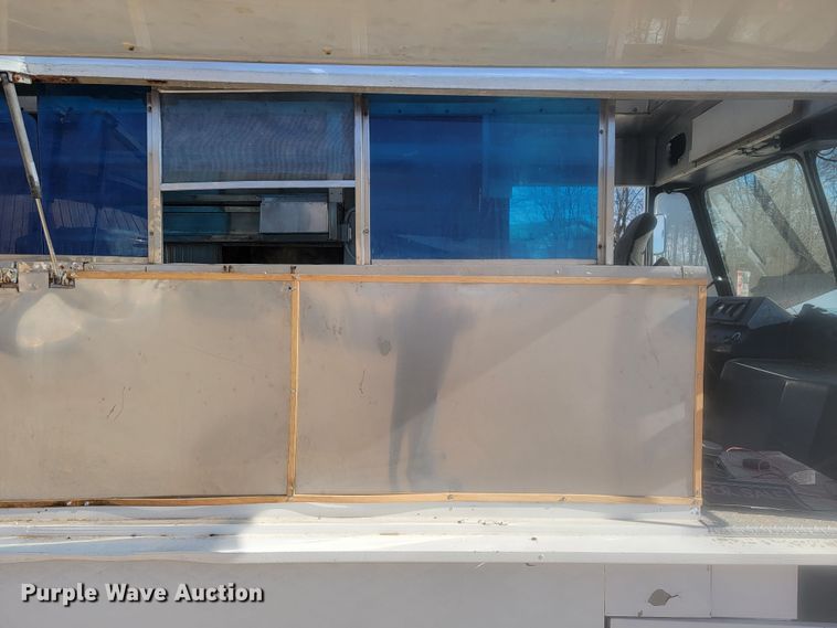 image for item KB9884 1984 GMC P3500  food truck