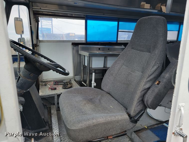 image for item KB9884 1984 GMC P3500  food truck