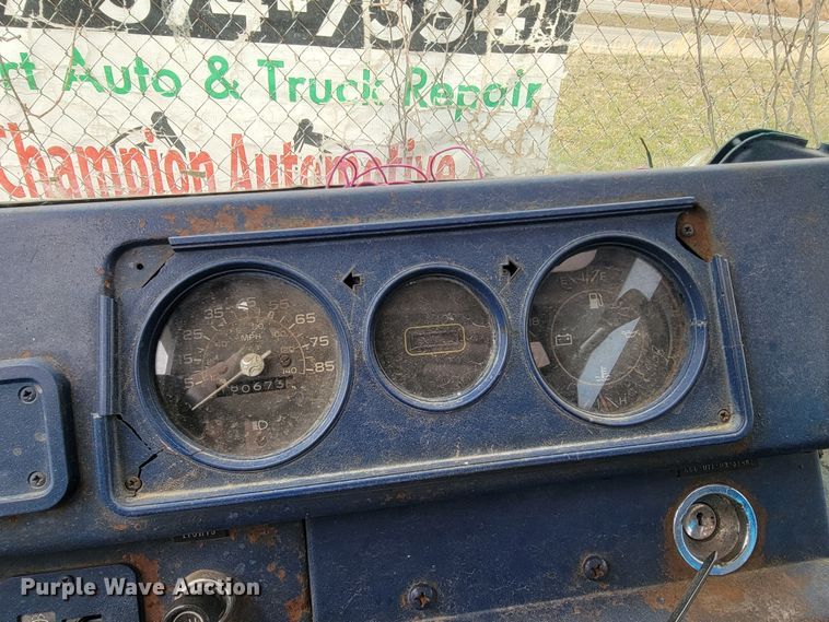 image for item KB9884 1984 GMC P3500  food truck