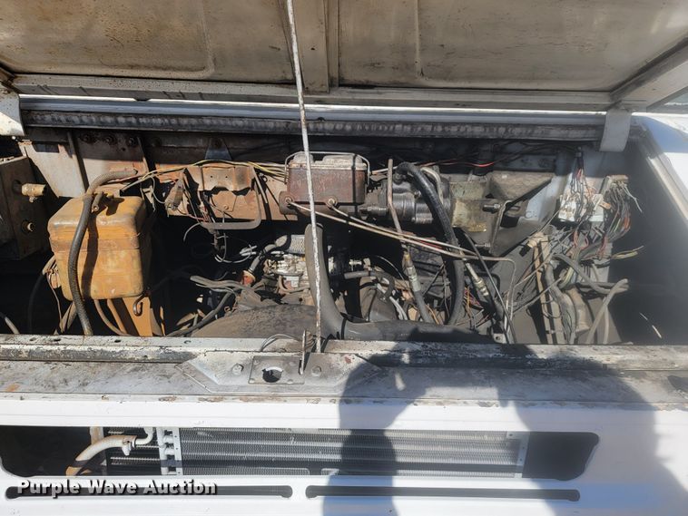 image for item KB9884 1984 GMC P3500  food truck