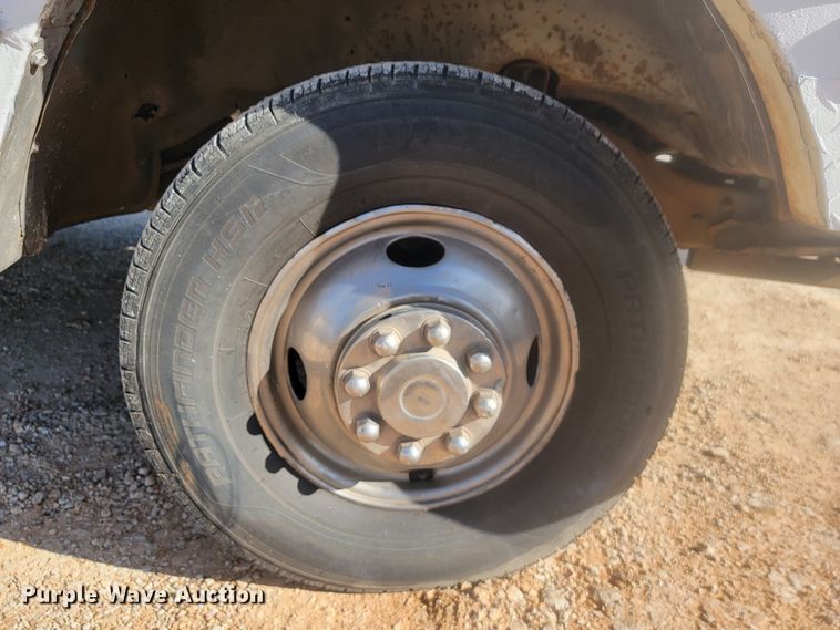 image for item KB9884 1984 GMC P3500  food truck