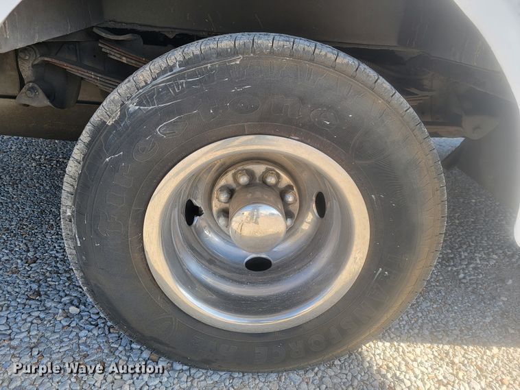 image for item KB9884 1984 GMC P3500  food truck