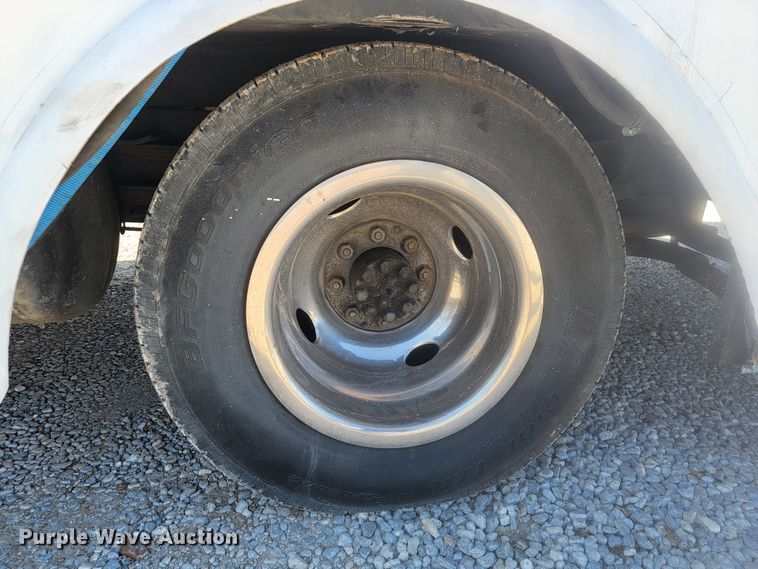 image for item KB9884 1984 GMC P3500  food truck