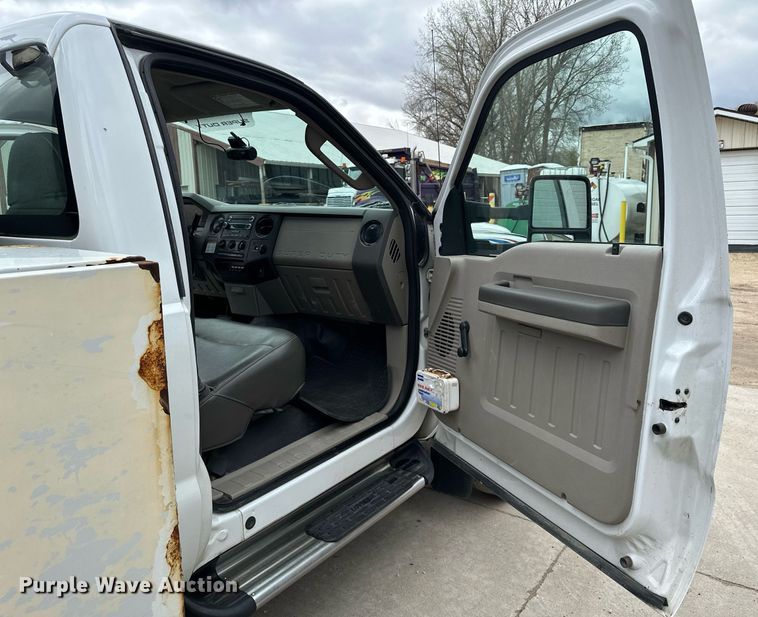 image for item KU9933 2009 Ford F550 Super Duty XL  vacuum truck