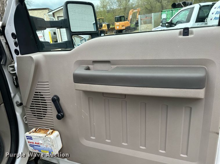 image for item KU9933 2009 Ford F550 Super Duty XL  vacuum truck