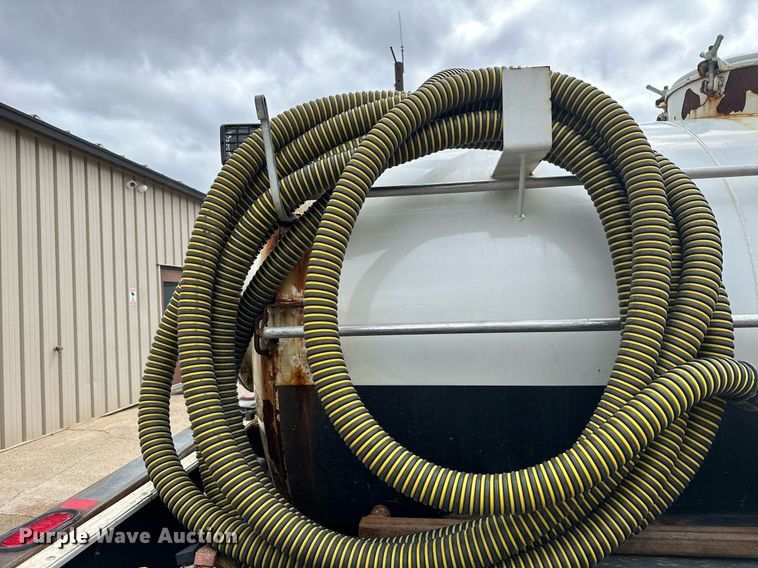 image for item KU9933 2009 Ford F550 Super Duty XL  vacuum truck