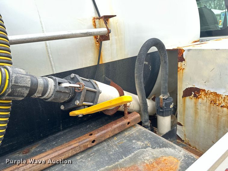 image for item KU9933 2009 Ford F550 Super Duty XL  vacuum truck