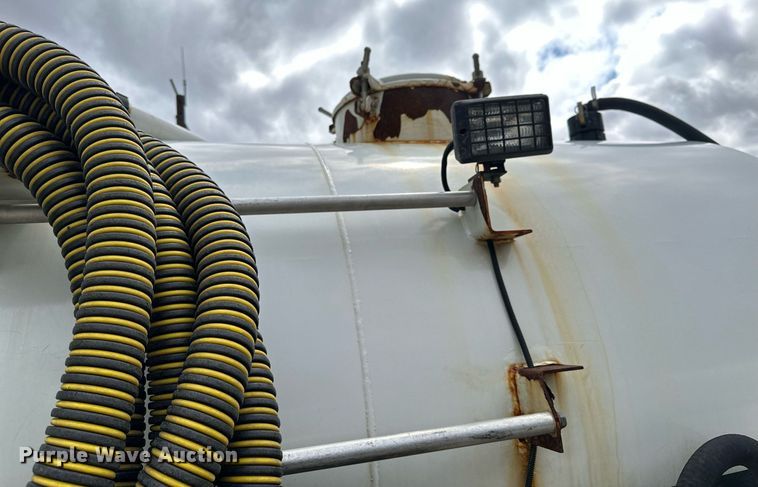 image for item KU9933 2009 Ford F550 Super Duty XL  vacuum truck