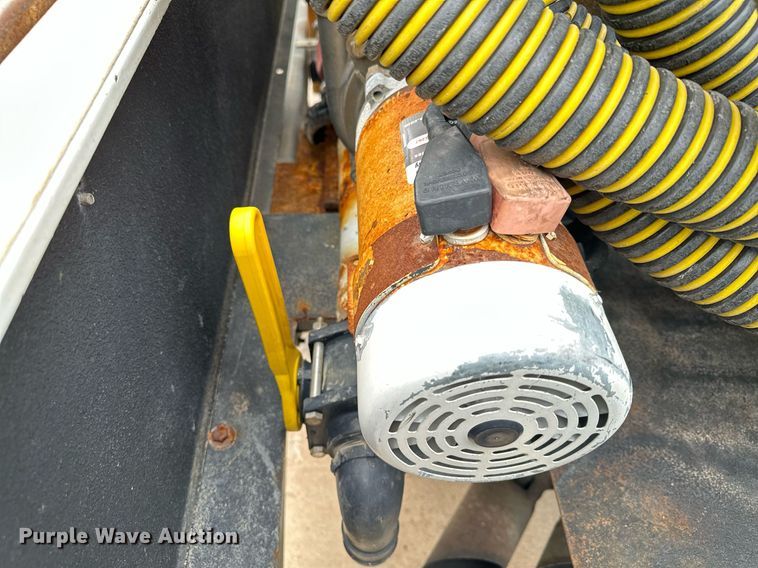 image for item KU9933 2009 Ford F550 Super Duty XL  vacuum truck