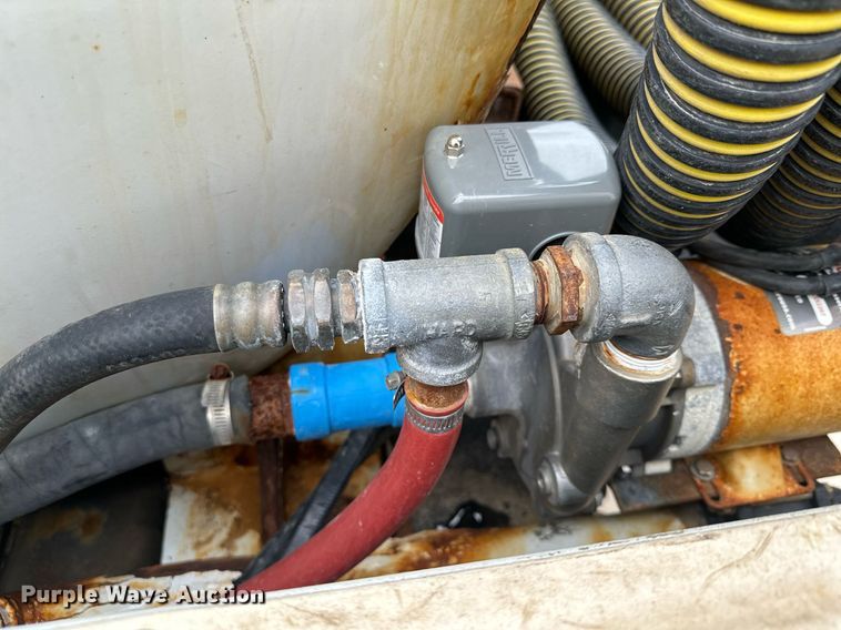 image for item KU9933 2009 Ford F550 Super Duty XL  vacuum truck