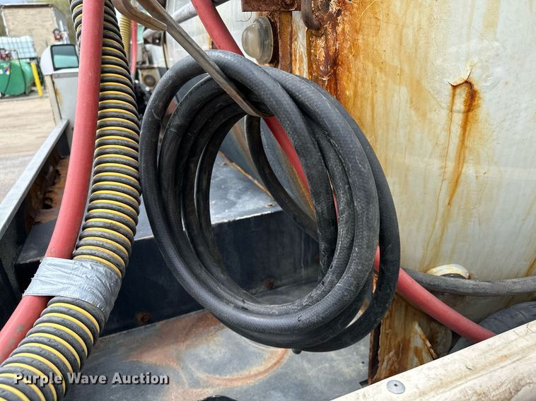 image for item KU9933 2009 Ford F550 Super Duty XL  vacuum truck