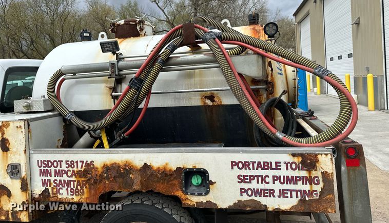 image for item KU9933 2009 Ford F550 Super Duty XL  vacuum truck