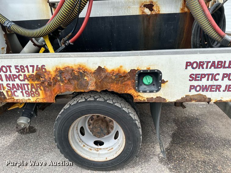 image for item KU9933 2009 Ford F550 Super Duty XL  vacuum truck