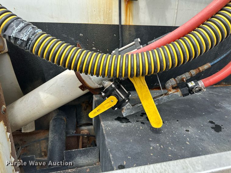 image for item KU9933 2009 Ford F550 Super Duty XL  vacuum truck