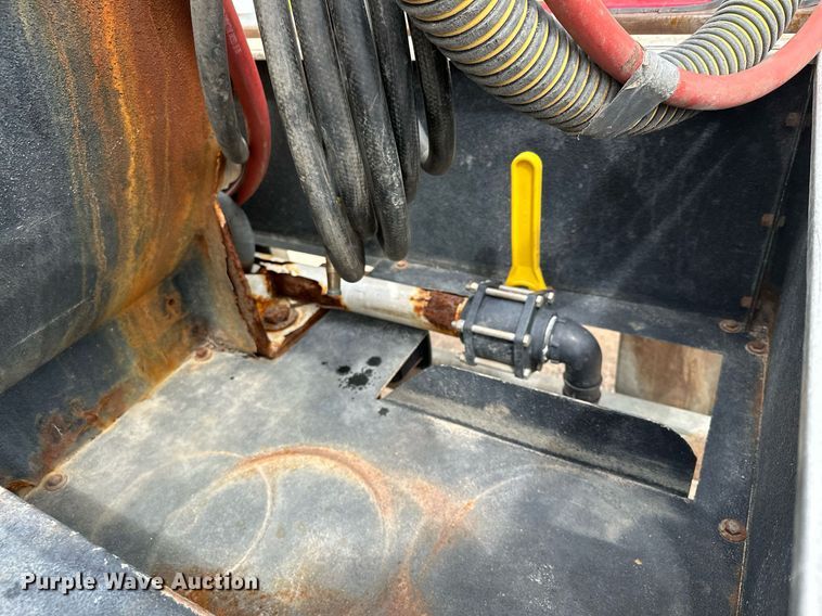 image for item KU9933 2009 Ford F550 Super Duty XL  vacuum truck