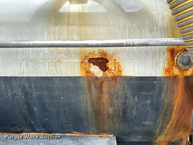 image for item KU9933 2009 Ford F550 Super Duty XL  vacuum truck