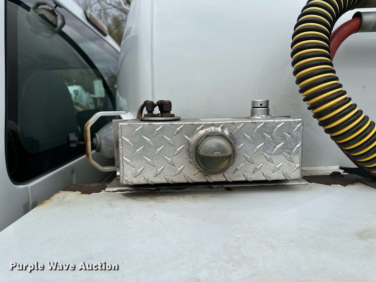 image for item KU9933 2009 Ford F550 Super Duty XL  vacuum truck