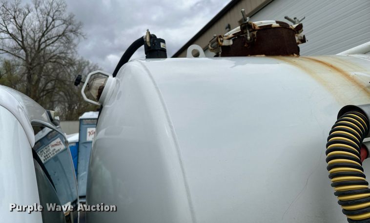 image for item KU9933 2009 Ford F550 Super Duty XL  vacuum truck