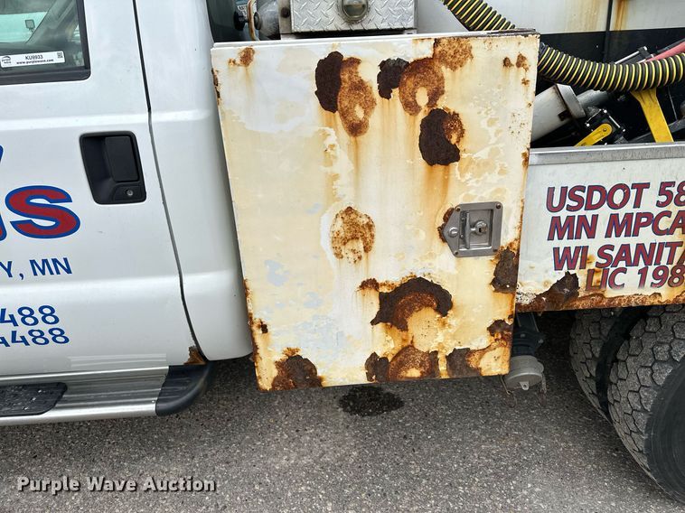 image for item KU9933 2009 Ford F550 Super Duty XL  vacuum truck