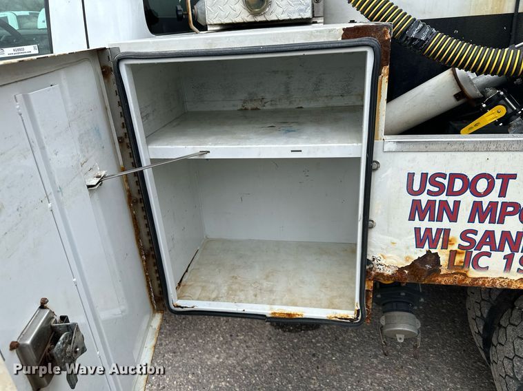 image for item KU9933 2009 Ford F550 Super Duty XL  vacuum truck