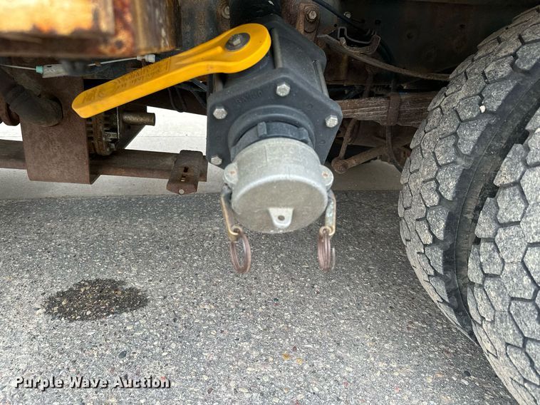 image for item KU9933 2009 Ford F550 Super Duty XL  vacuum truck