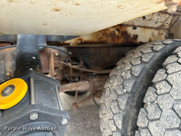 image for item KU9933 2009 Ford F550 Super Duty XL  vacuum truck