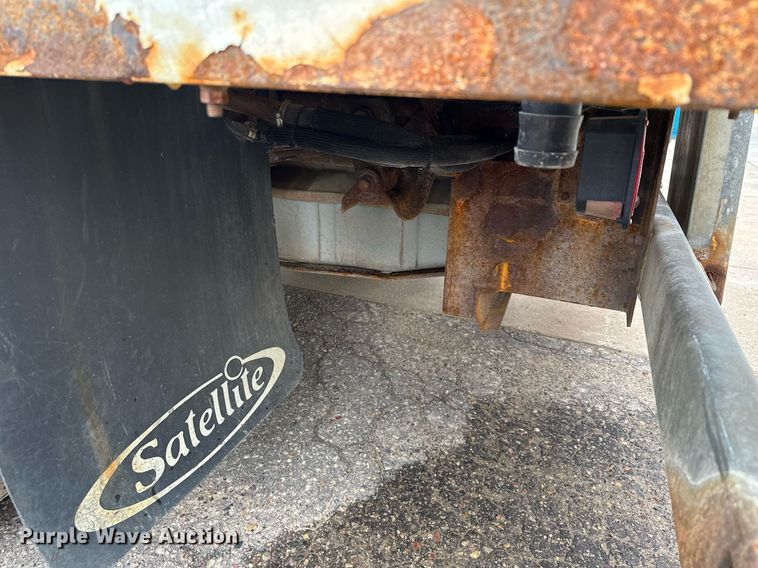 image for item KU9933 2009 Ford F550 Super Duty XL  vacuum truck