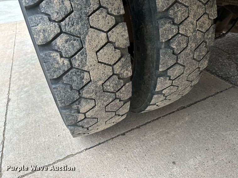 image for item KU9933 2009 Ford F550 Super Duty XL  vacuum truck