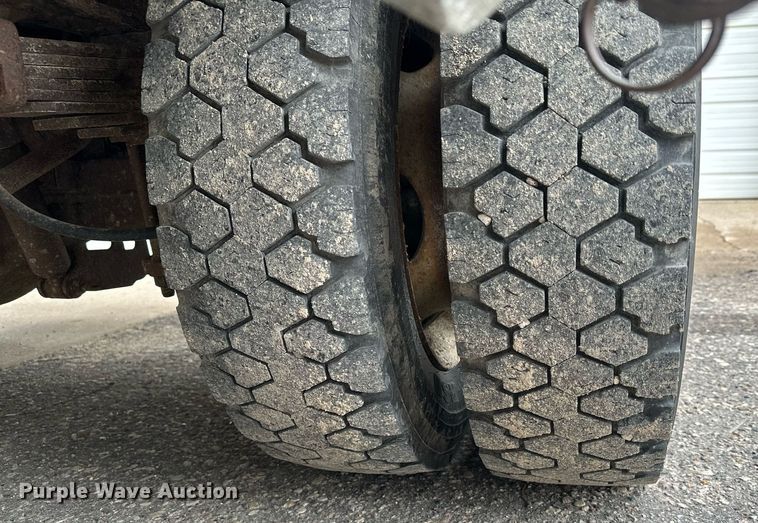 image for item KU9933 2009 Ford F550 Super Duty XL  vacuum truck