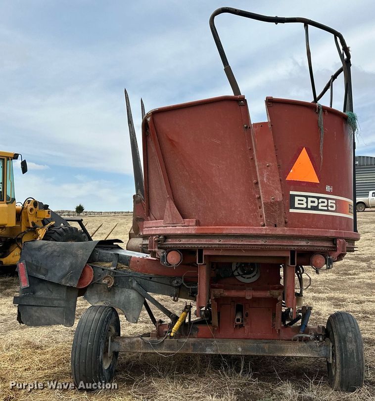 image for item KX9040 Hesston BP25  bale processor