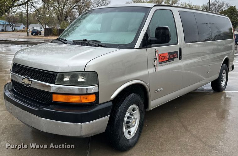 image for item KX9046 2004 Chevrolet Express  van