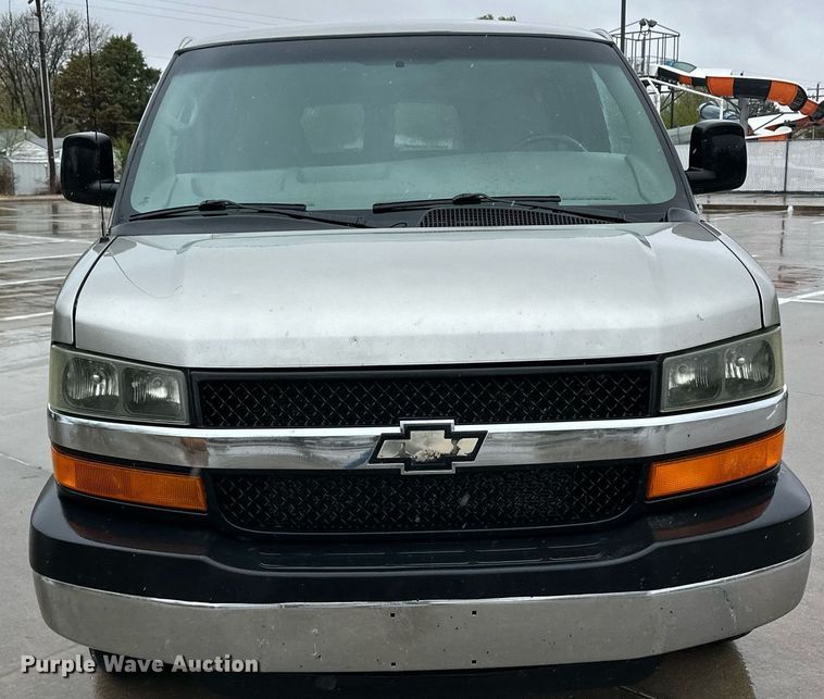 image for item KX9046 2004 Chevrolet Express  van