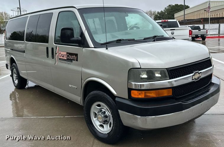 image for item KX9046 2004 Chevrolet Express  van