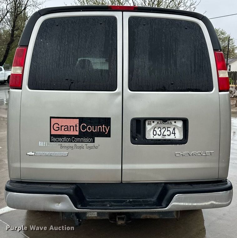image for item KX9046 2004 Chevrolet Express  van