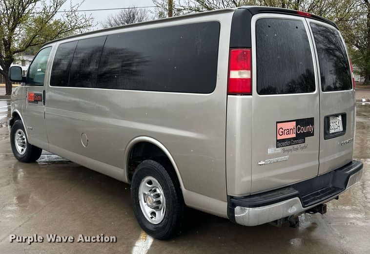 image for item KX9046 2004 Chevrolet Express  van