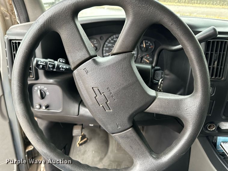 image for item KX9046 2004 Chevrolet Express  van