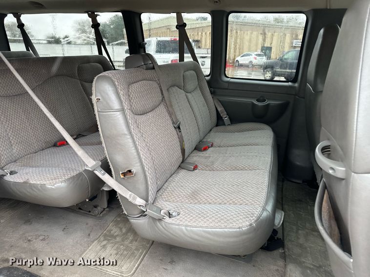 image for item KX9046 2004 Chevrolet Express  van