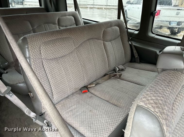 image for item KX9046 2004 Chevrolet Express  van