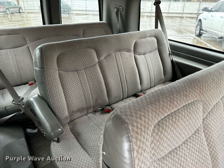 image for item KX9046 2004 Chevrolet Express  van