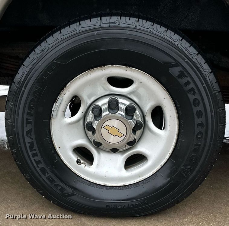 image for item KX9046 2004 Chevrolet Express  van