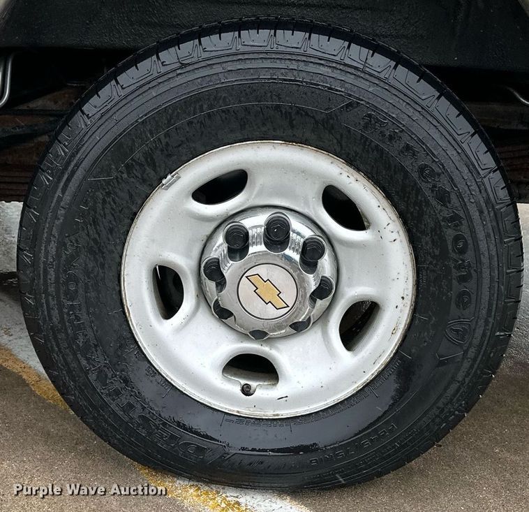 image for item KX9046 2004 Chevrolet Express  van