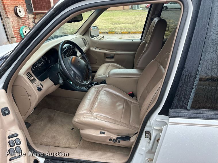 image for item KX9048 1998 Ford Explorer Eddie Bauer  SUV